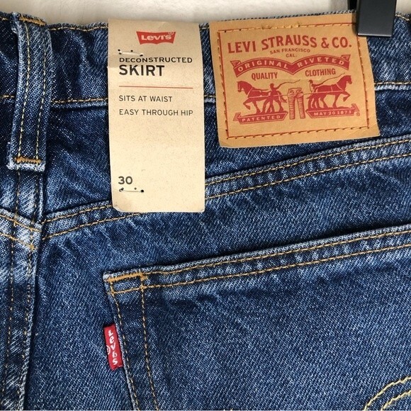 Levi’s Deconstructed Denim Skirt Raw Hem Rhinestone Star Embellished NWT 30 - Picture 6 of 12